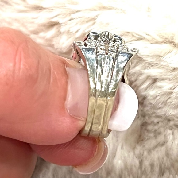 14k Diamond Wedding Set, Excellent Quality, Lightly Pre-Loved. White gold - Picture 9 of 15